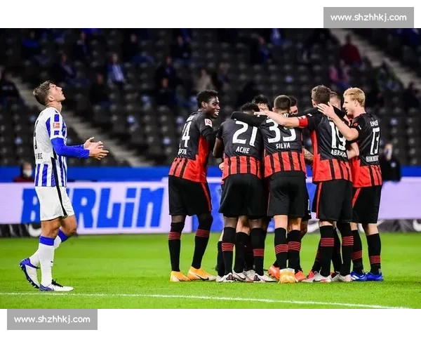 足球比赛全场攻防博弈与战术较量精彩回顾解析深度剖析与关键瞬间盘点 - 副本 (9) - 副本 - 副本