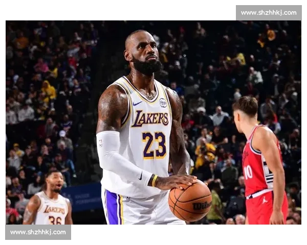 惊险一战！湖人逆转勇士迎来季后赛首胜詹姆斯砍下三双领衔全队表现