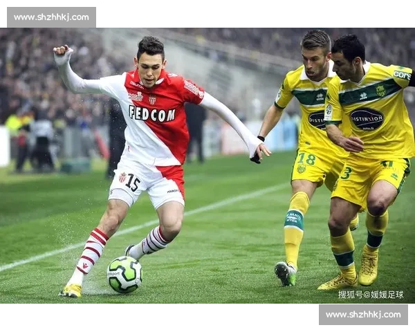 精彩足球赛事全程回放，回顾经典瞬间与赛场激战！